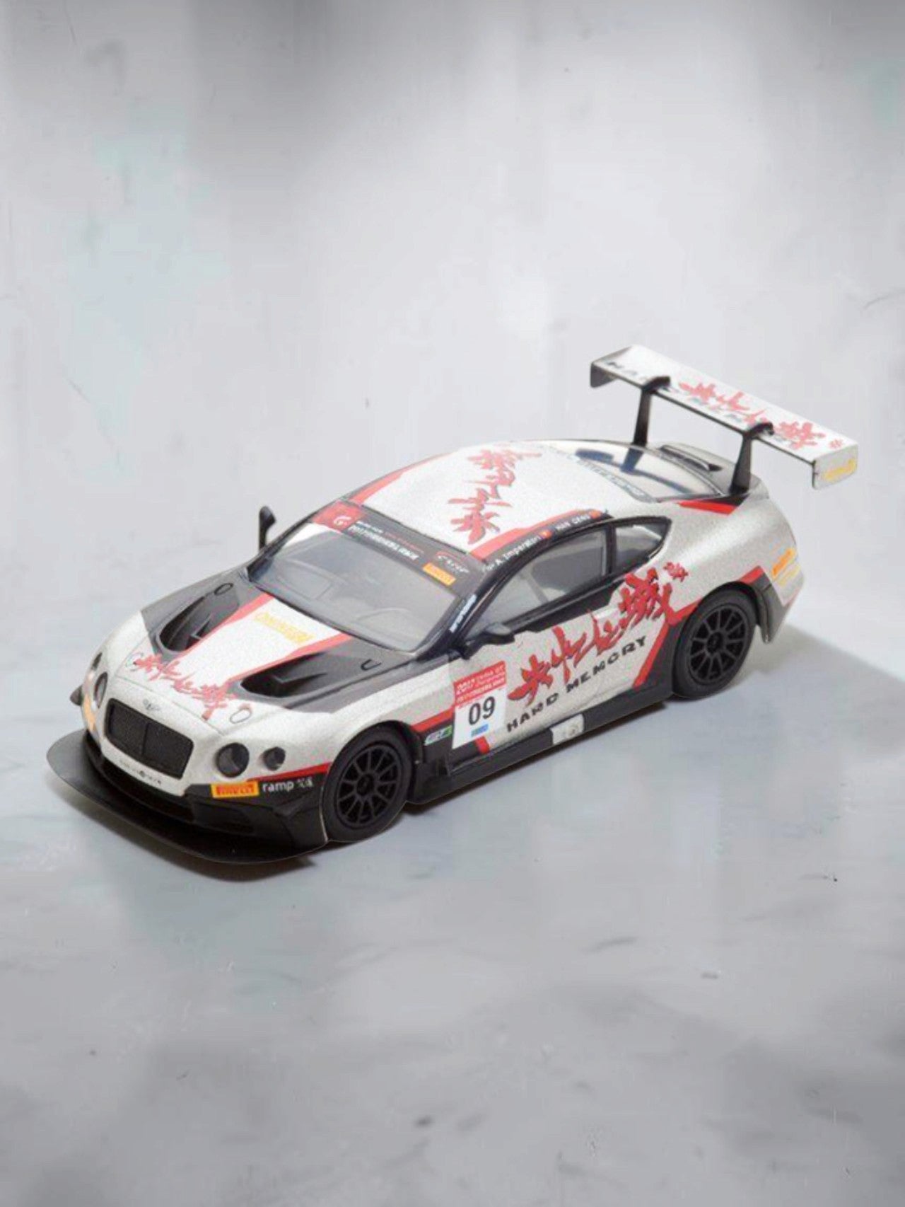 Spark "Bentley Continental GT3 Championship 2017 Die-cast Car 1:64 Scale