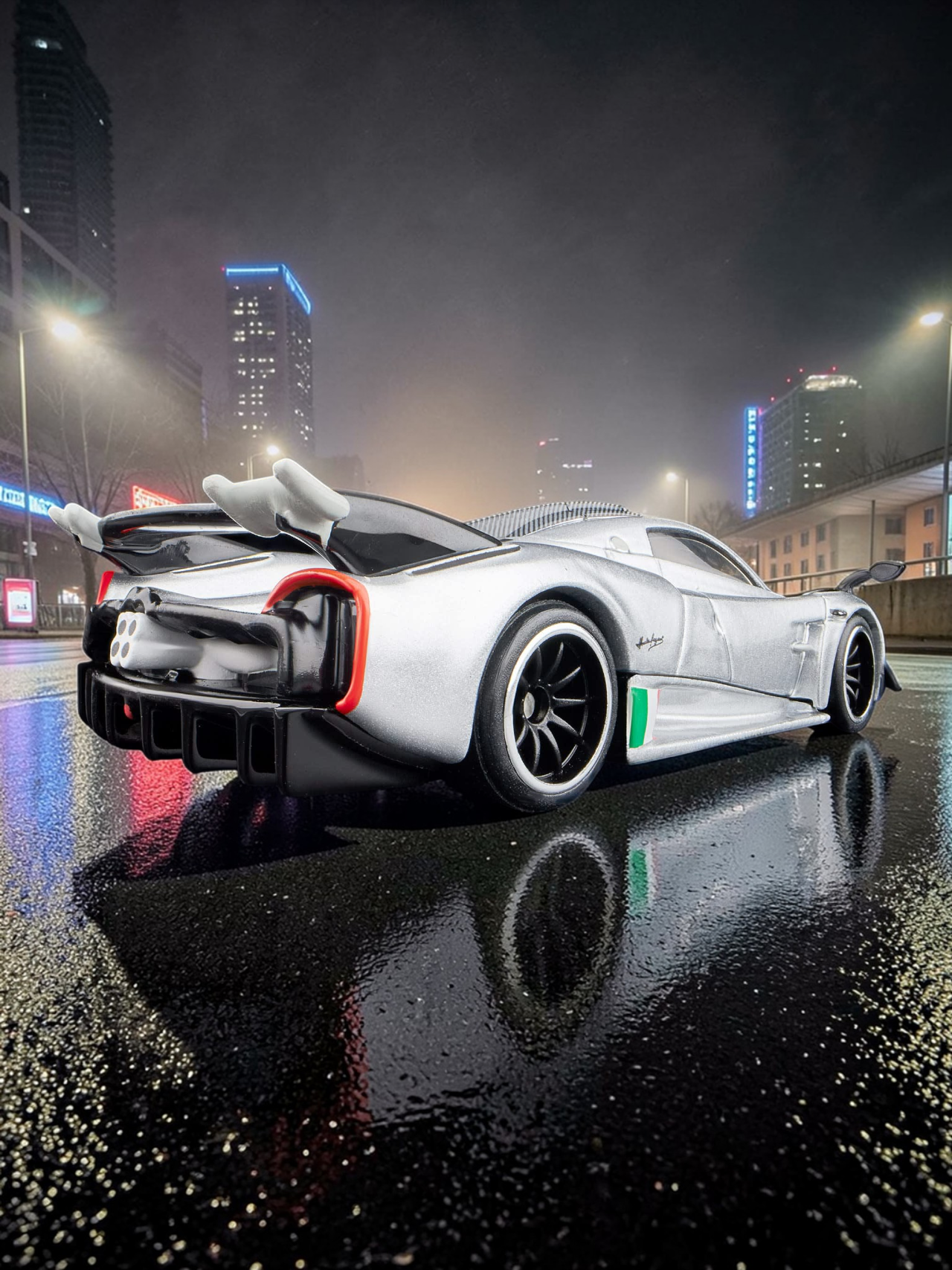 Hotwheels '21 Pagani Huayra R imported premium RLC 1:64 scale
