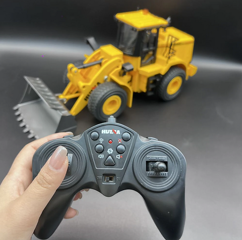 Huina Toys 1552 RC Loader 11 Function 1.87kg Remote control Power Rechargeable battery 3.7V 900mAh Play Time More Than 30 Minutes 2.4Gh 1:16 Scale USB Charger .