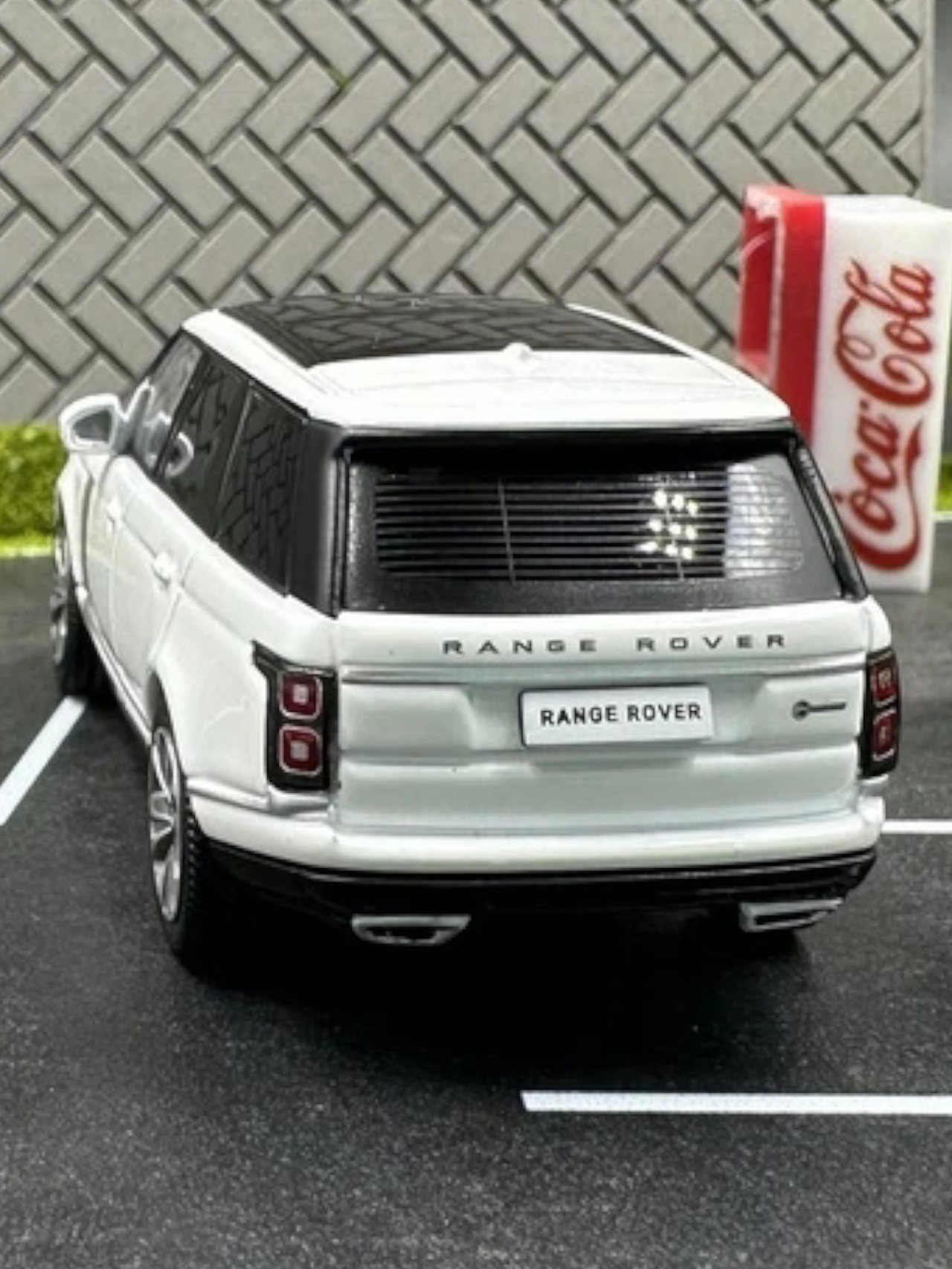 Masdi 2020 Land Rover Range Rover 1:64 Scale Diecast