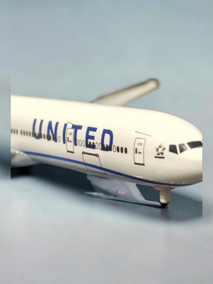 Aircraft 'U N I T E D Boeing N2250U Diecast modal 20cm Scale landing Wheels And Display Stand (No.320) Airplane