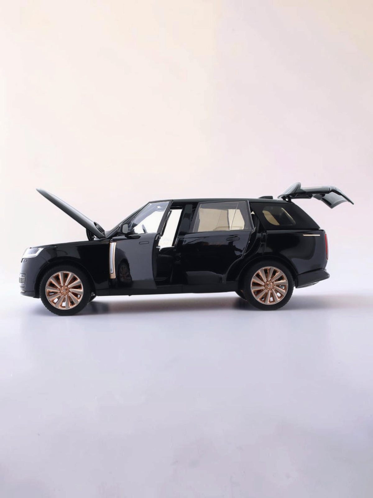 QT TOYS 2022 Land Rover Range Rover SV 1:18 Scale Alloy Die-Cast Model Car | Opening Doors, Lights & Sound, Steering, Suspension & Adjustable Seats
