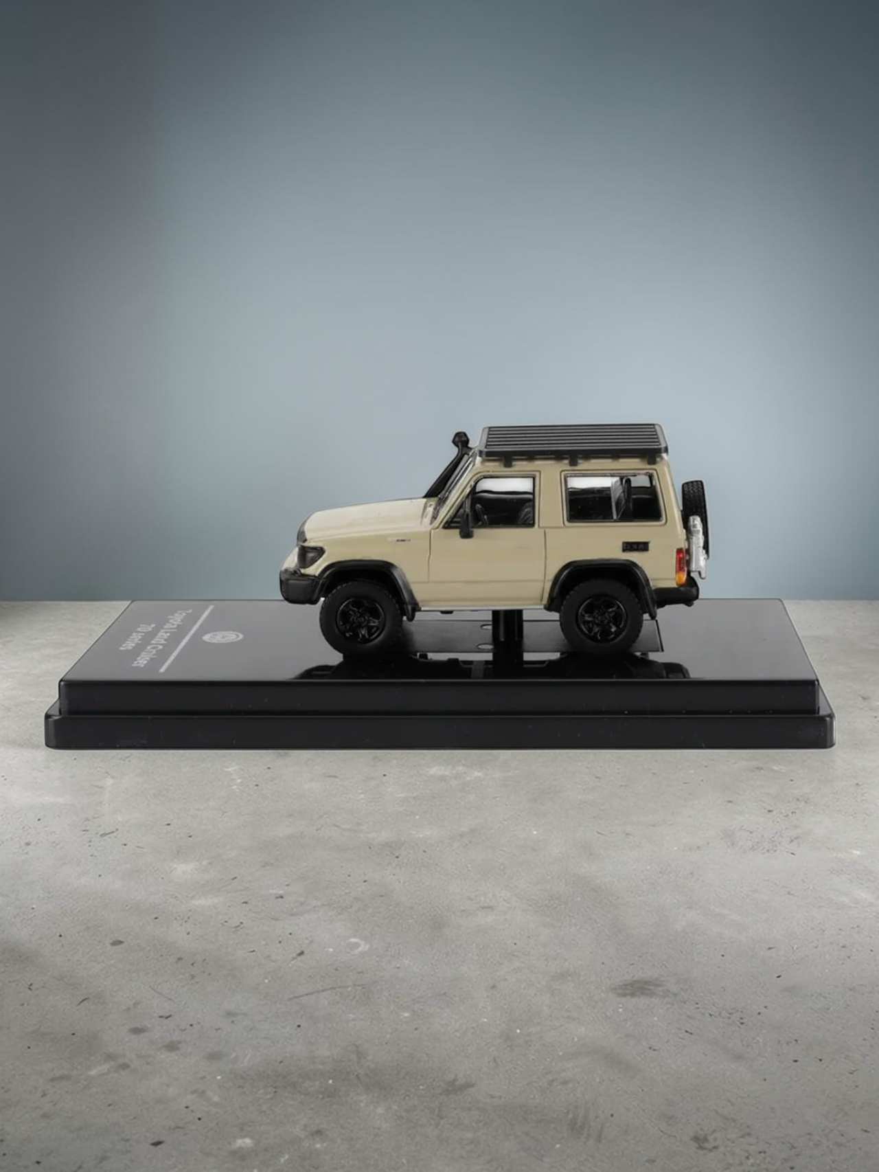 PARA64 TOYOTA LAND CRUISER 70 Series 1:64 Scale-Legendary Off-road Diecast Model