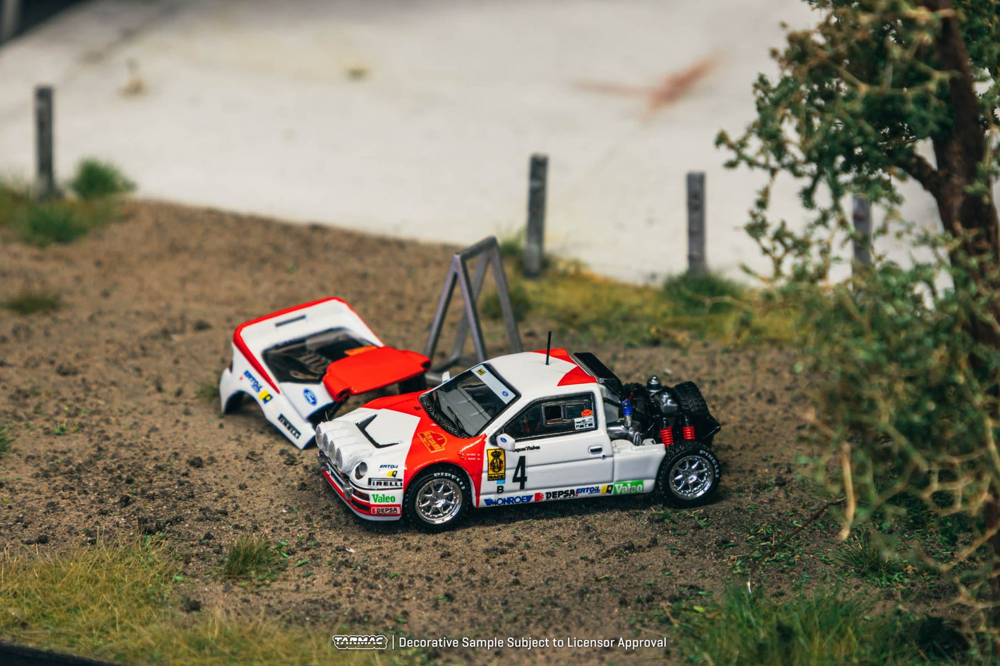 Tarmac Works Ford RS200 Rallye Catalunya 1986 1:64 Scale (With Acrylic Case)