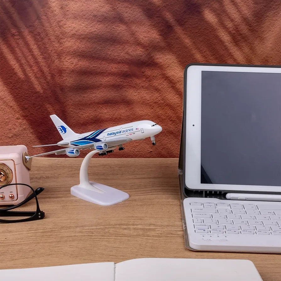 Aircraft Malaysia Airlines A380 Airbus 9H-HNF Diecast Airplane (No.304) Display Stand With Landing Wheels 20cm" Scale