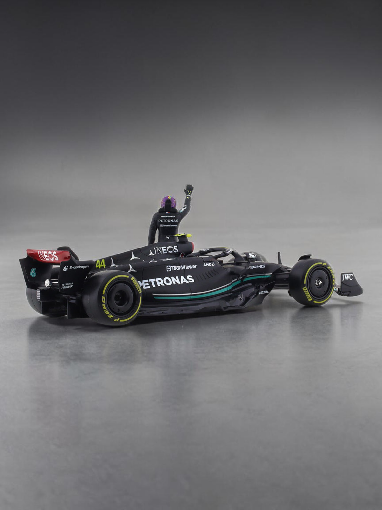 Bburago 2023 Mercedes-AMG W15 No.44 Lewis Hamilton 1:24 Scale diecast Racing Car Formula One