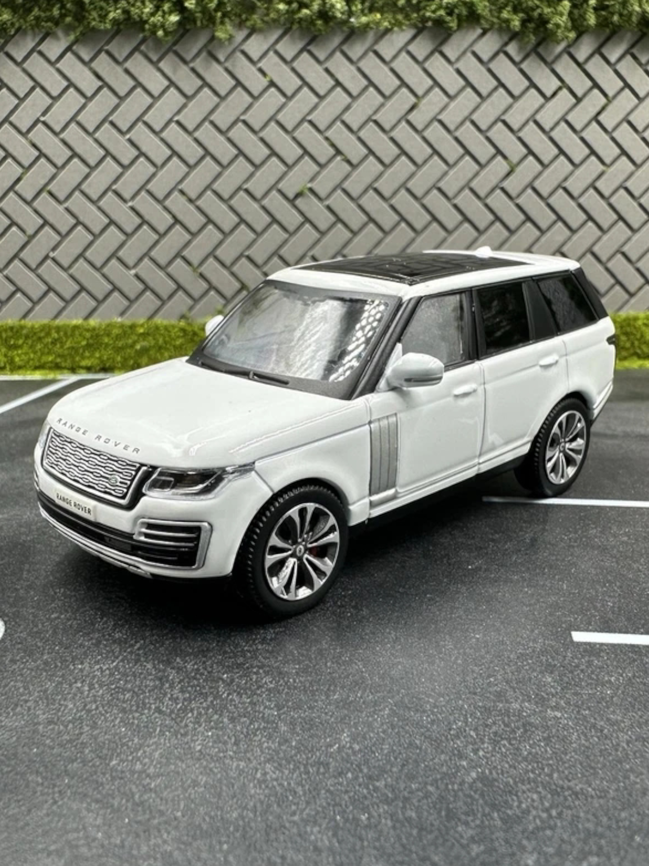 Masdi 2020 Land Rover Range Rover 1:64 Scale Diecast