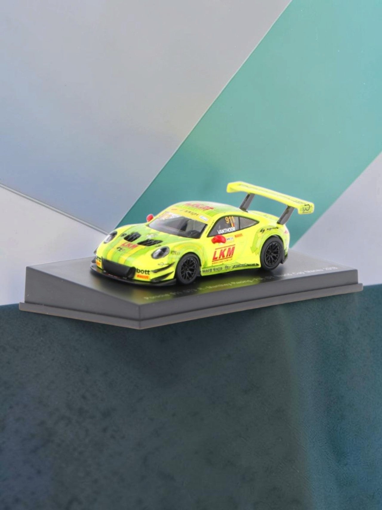 SPARK "Porsche 911 GT3 R Manthey-Racing – FIA GT World Cup Macau 2018 Die-cast Model Car 1:64 Scale