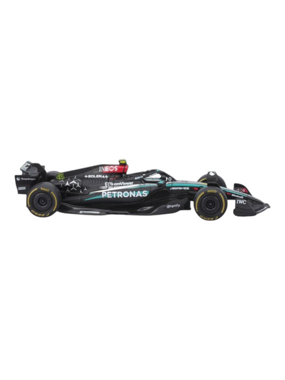 Bburago Formula 1 (F1) AMG Petronas F1W15 E Performance #44 Lewis Hamilton Diecast 1:43 Scale